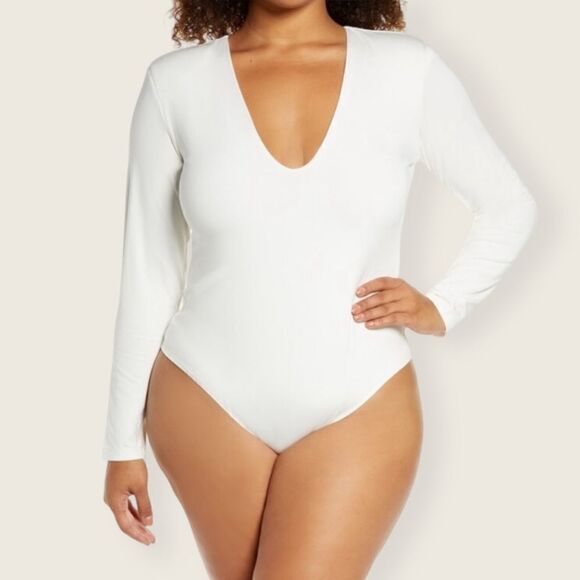 Good American Tops - NWT Good American Deep V Long sleeve Bodysuit size 4X